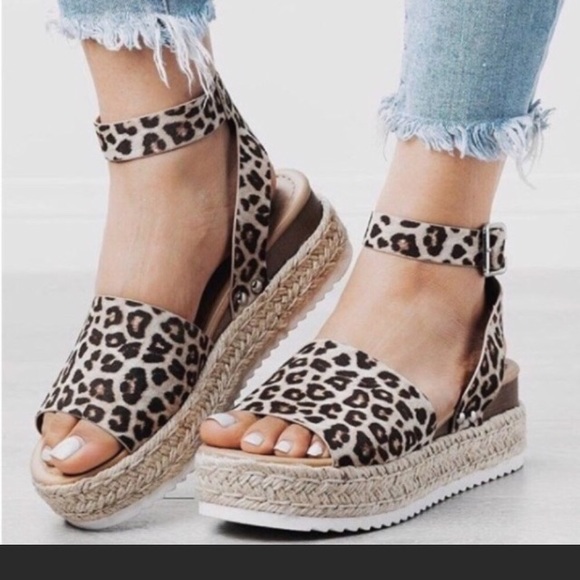 Shoes - 🔥size 7 leopard espadrille platform sandal